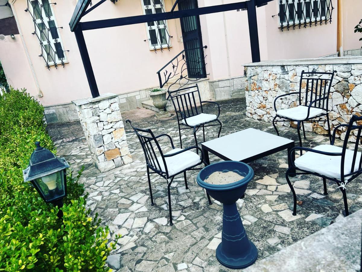 Villa L'Ottagono Con Cucina Parcheggio Privato Telecamerizzato E Wifi جويا ديل كولي المظهر الخارجي الصورة